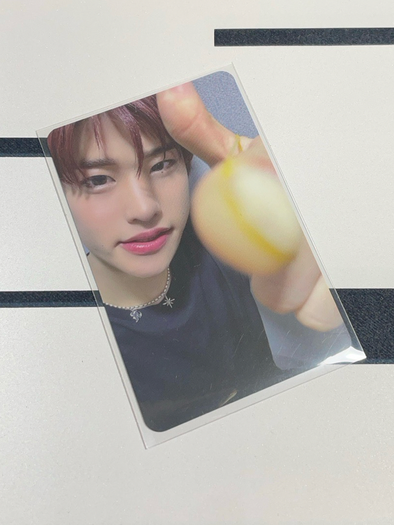 笑嘻嘻拿橡皮筋