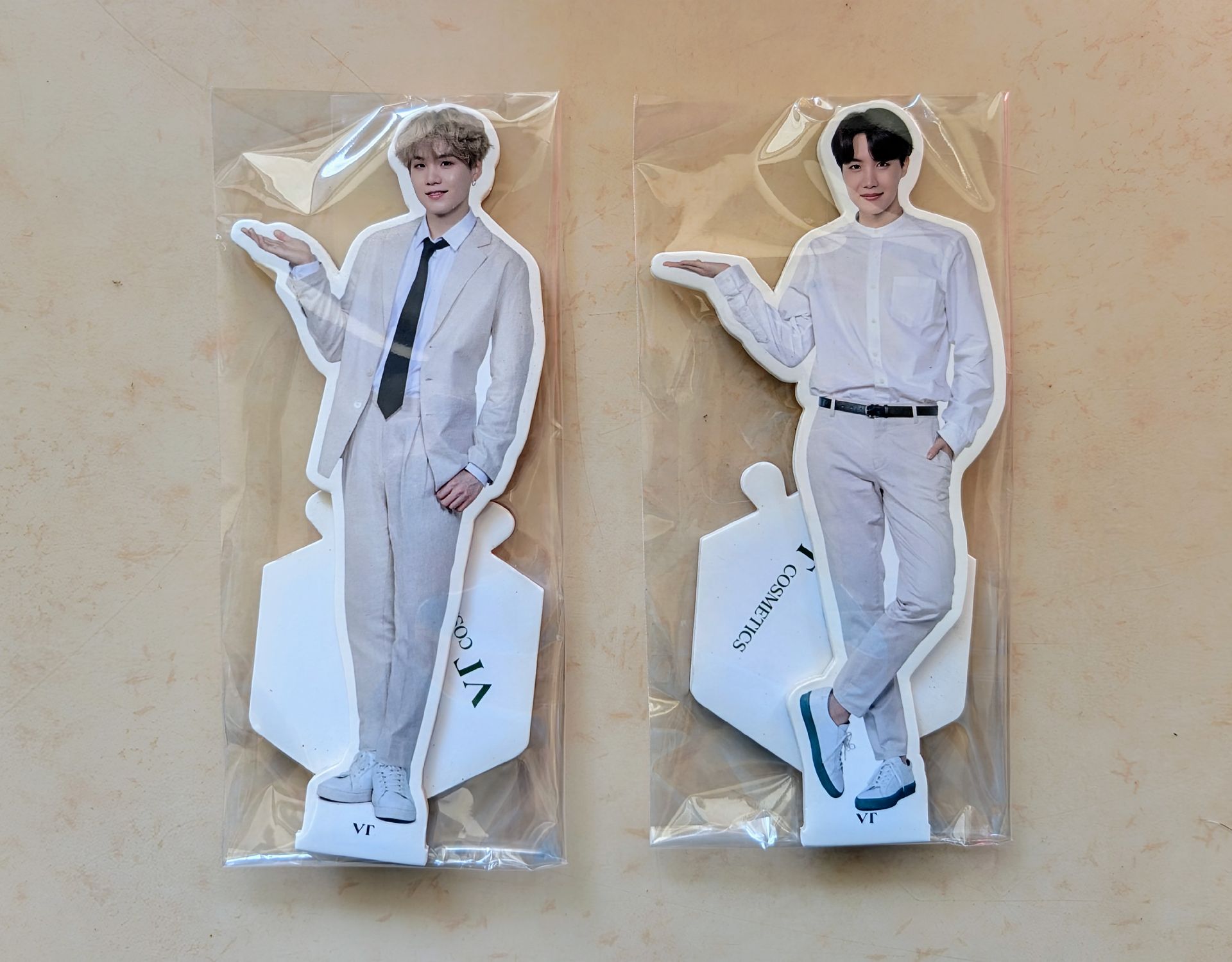 VT 人型立牌(J-HOPE)