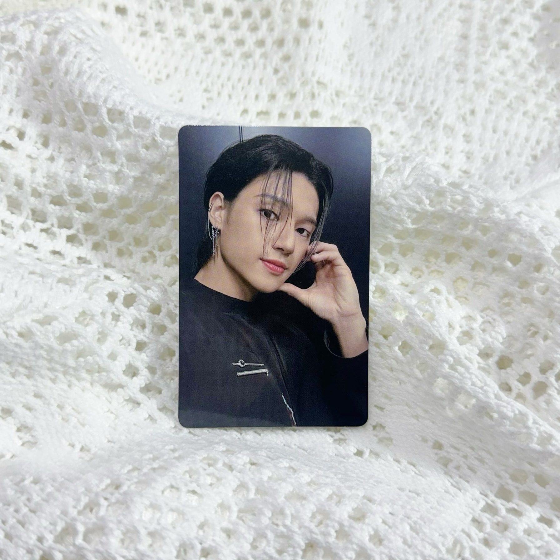 友榮｜耳環有點重 比個愛心撐一下頭