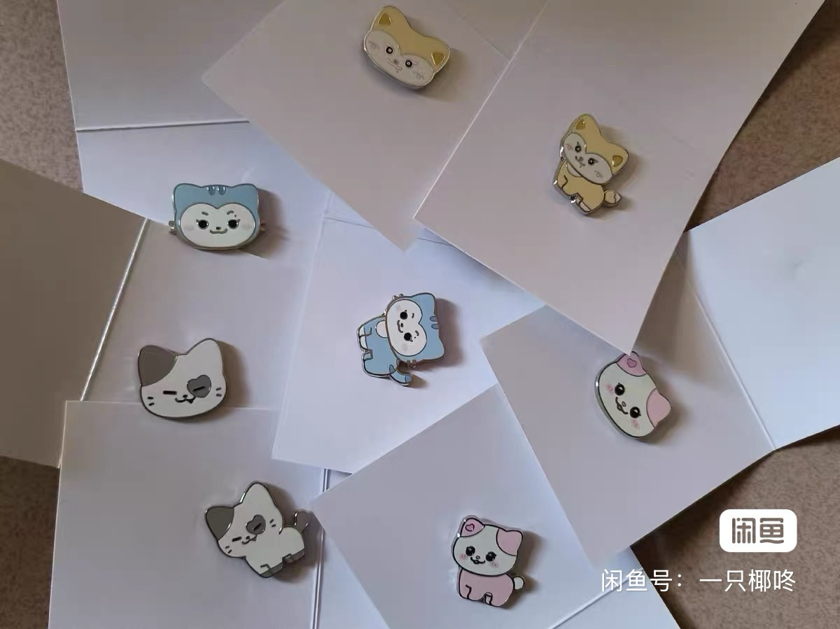 ITZY 二巡日本場週 金屬徽章