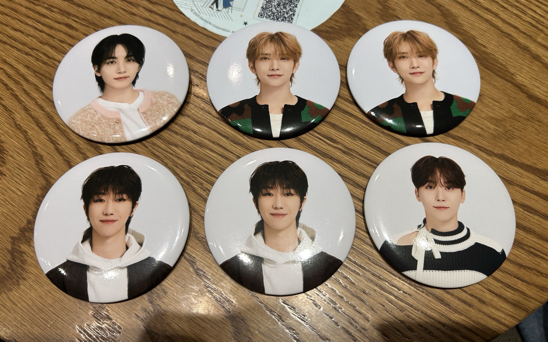 24 克拉島隨機徽章 秀 八 寛