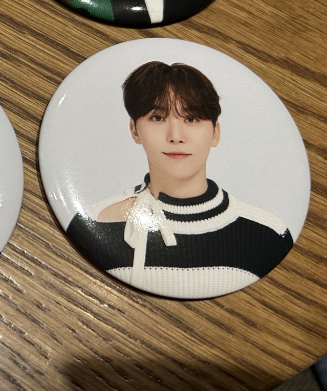 24克拉島寛徽章