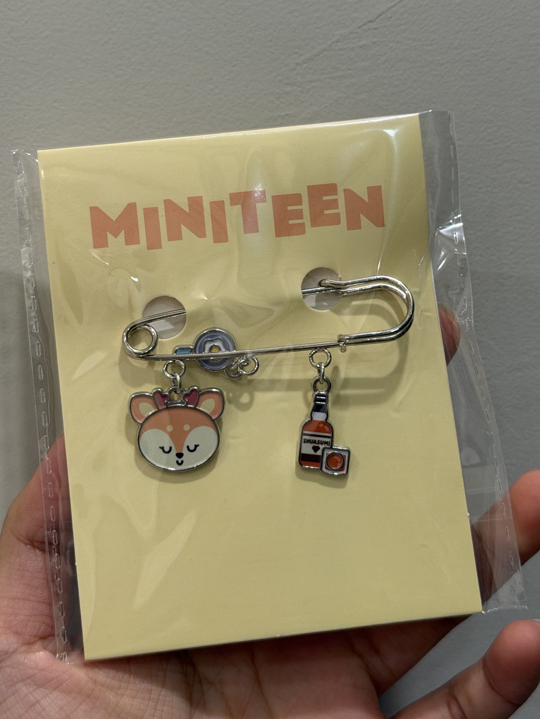 miniteen 秀 一直娛金屬胸針