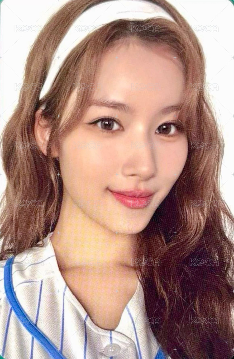 TWICE 九週年線下滿額卡 