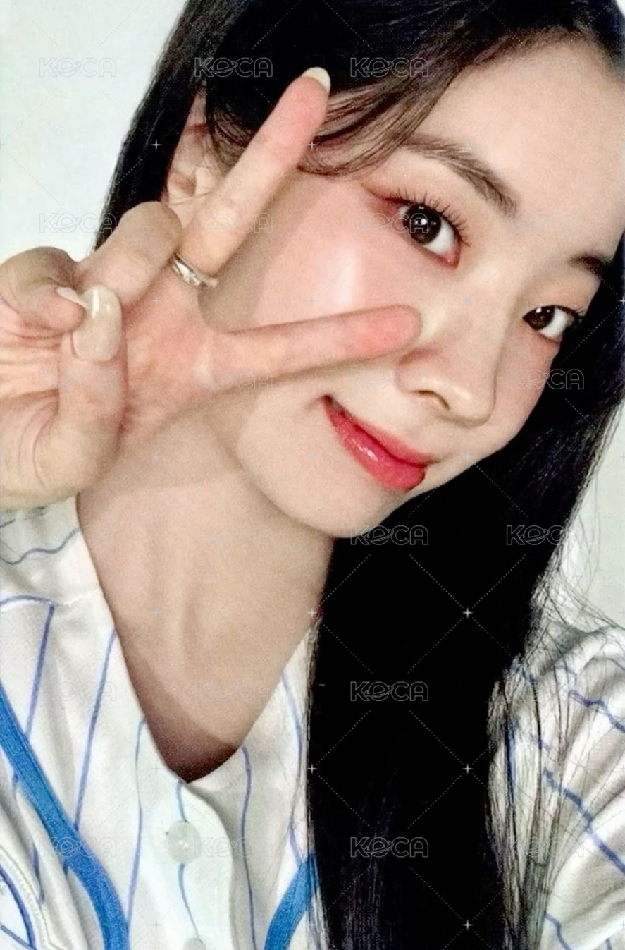 TWICE 九週年線下滿額卡 