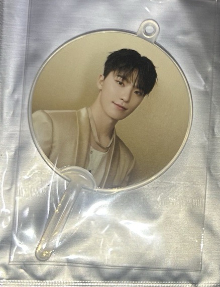 seventeen dino right here 小扇吊飾