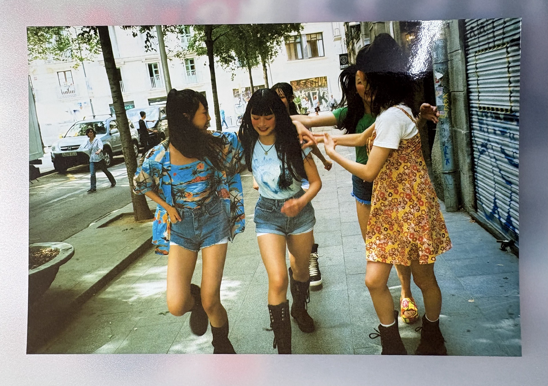 團體出道明信片