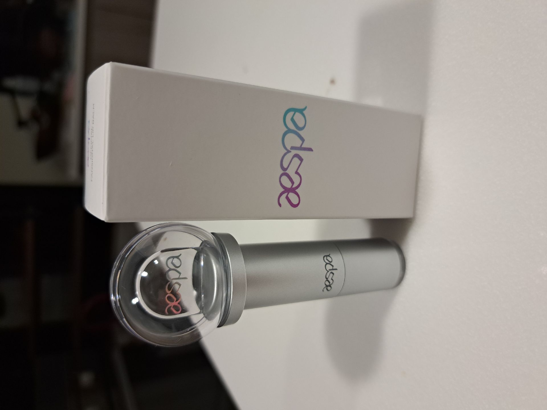 aespa小手燈造型護唇膏