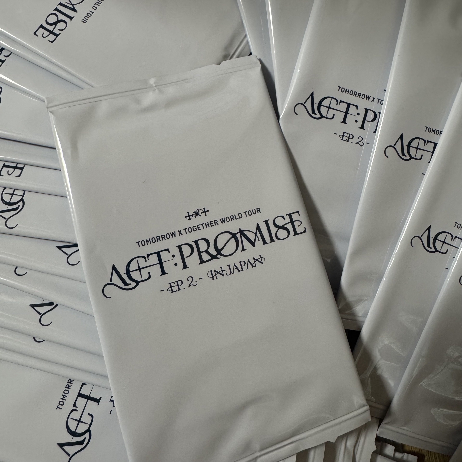 TXT EP.2日巡 未拆拍立得 隨機