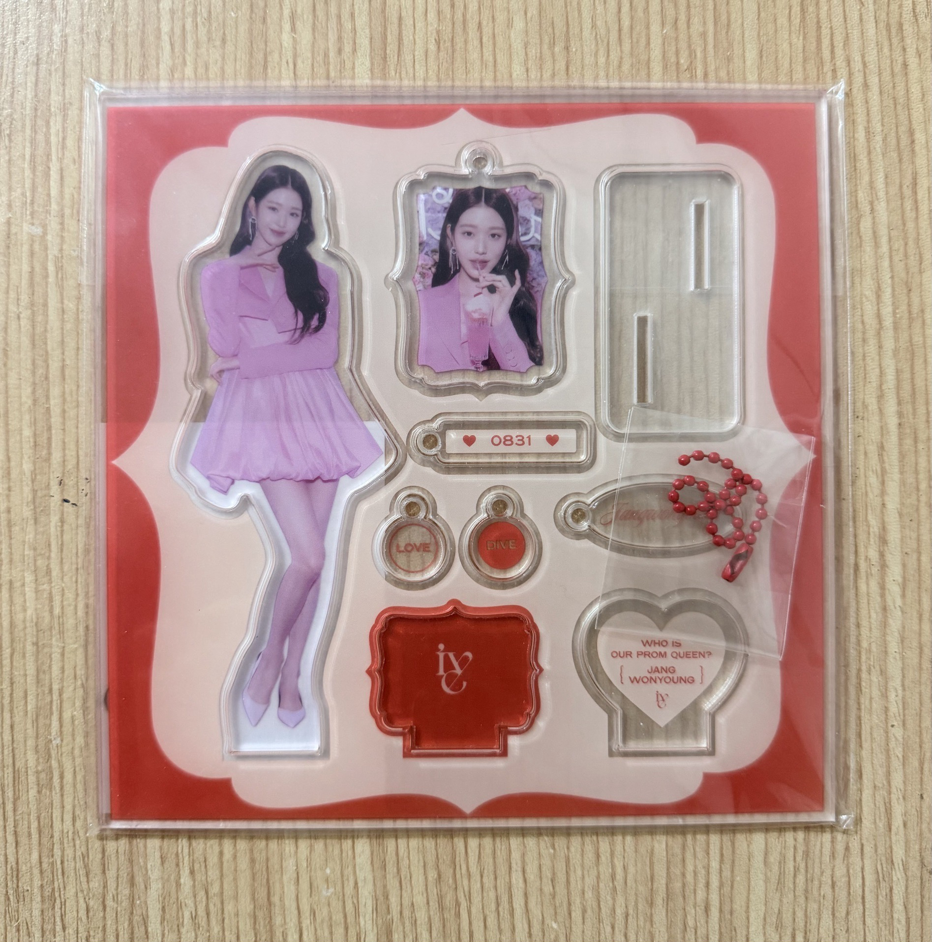 ‘The Prom Queens’ 立牌員（多帶一張🌈）