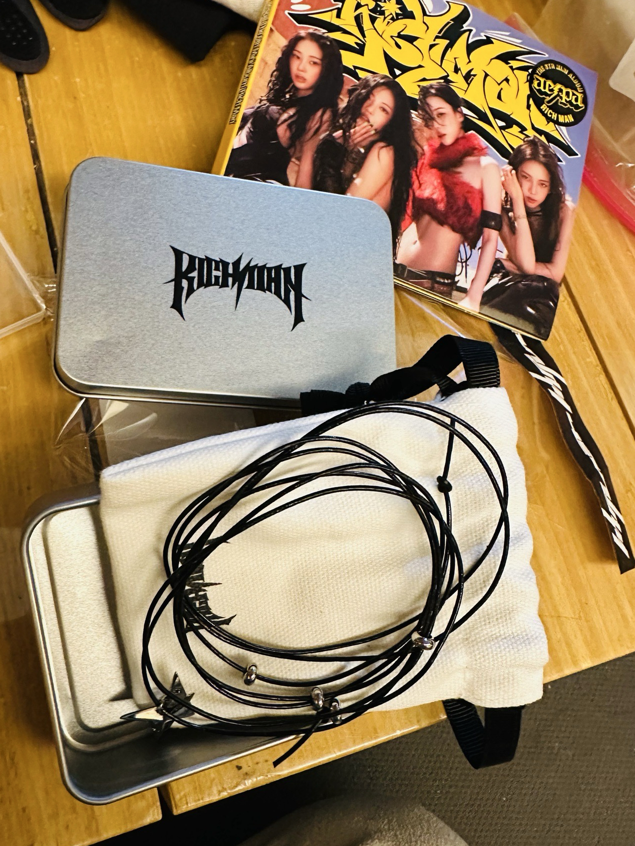 Richman快閃周邊  項鍊+鐵盒