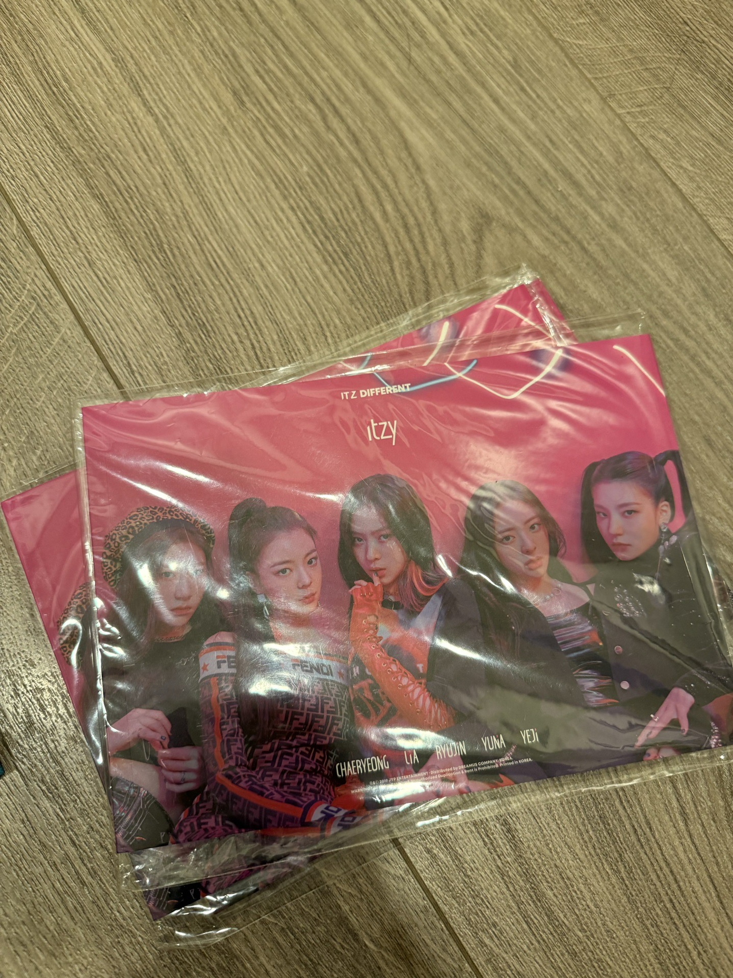 It'z different 出道寫真