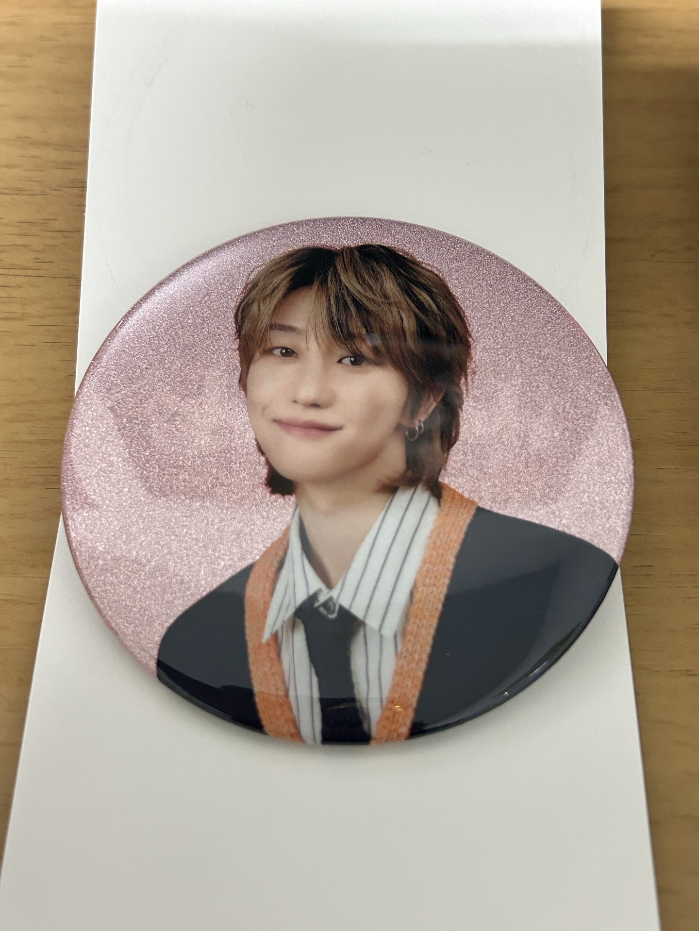 HOLIDAY 立牌 小扇 徽章