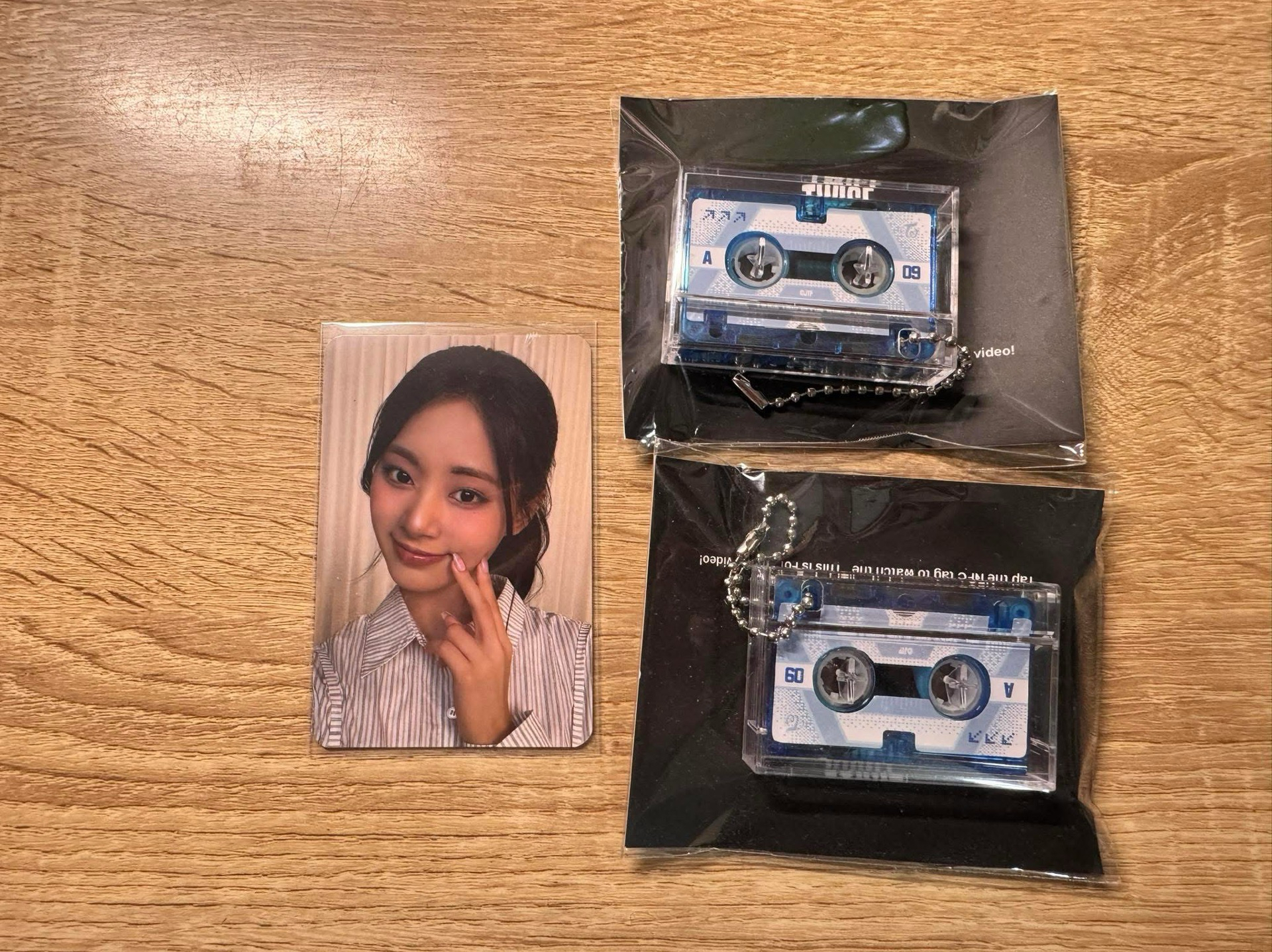 子瑜 wowpass 自拍卡 + 膠卷鑰匙圈*1