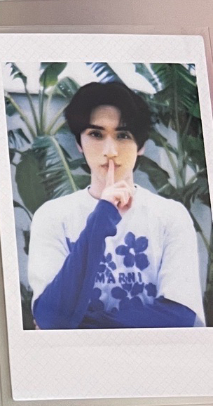 嚴浩翔非去比噓拍立得