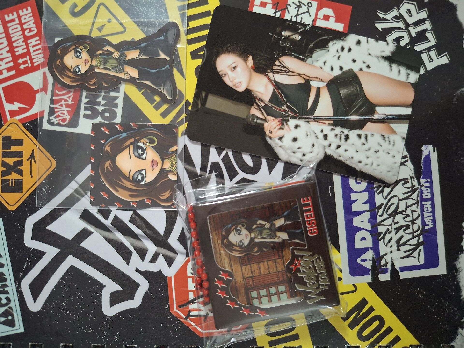 年曆固配吉小卡×5+吊飾+貼紙