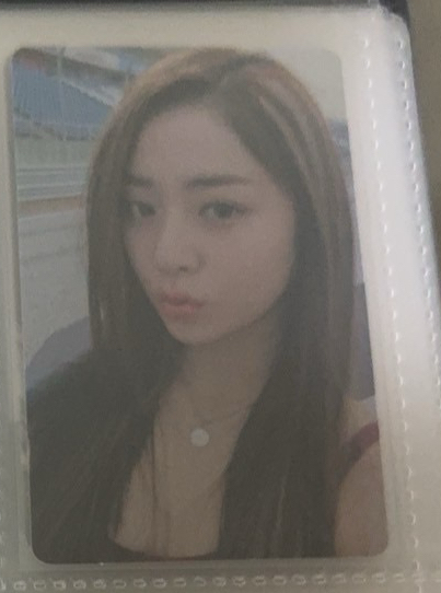 LE SSERAFIM 許允真 小卡