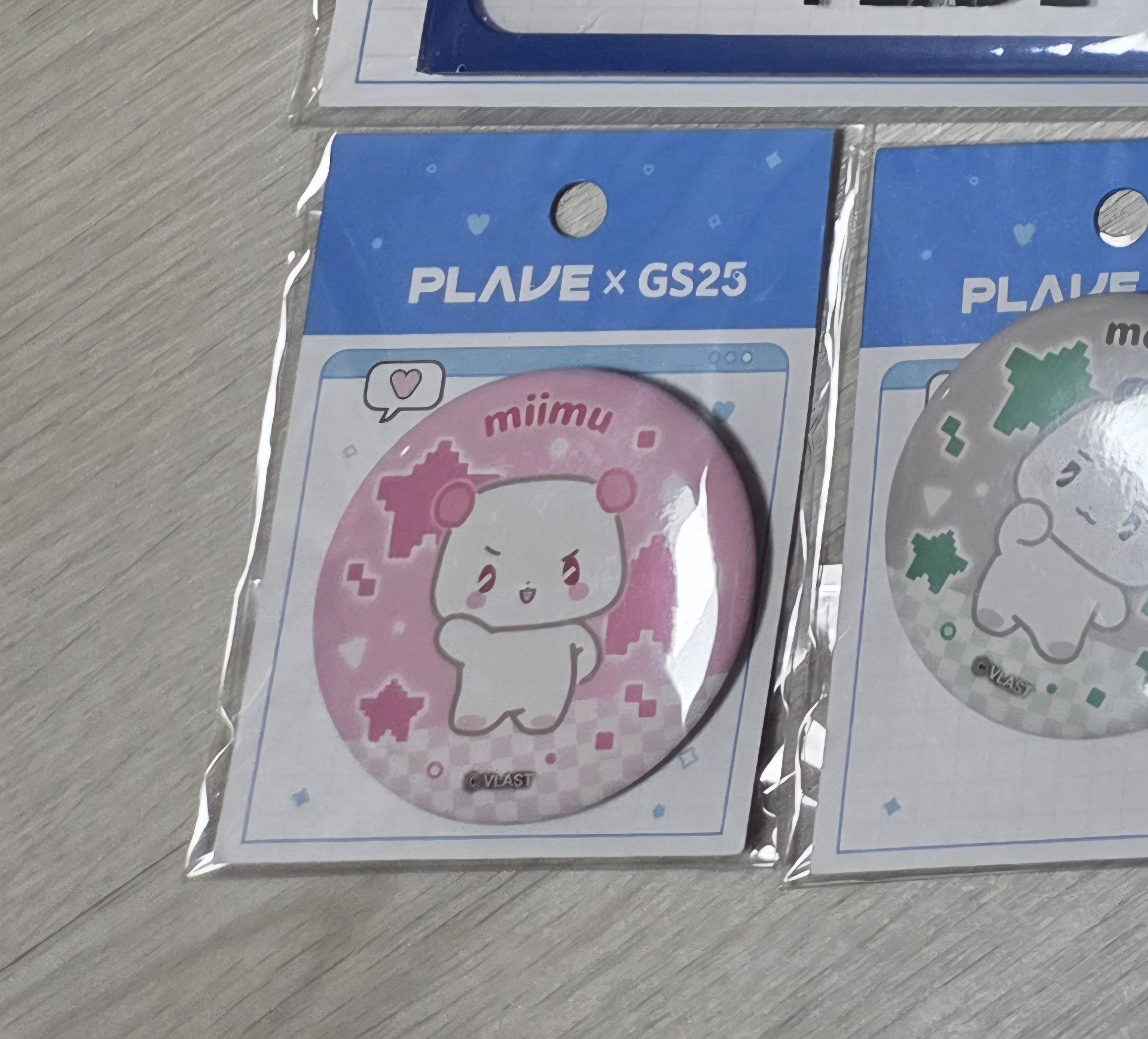 PLAVE x GS25 徽章 MMMM 徽章