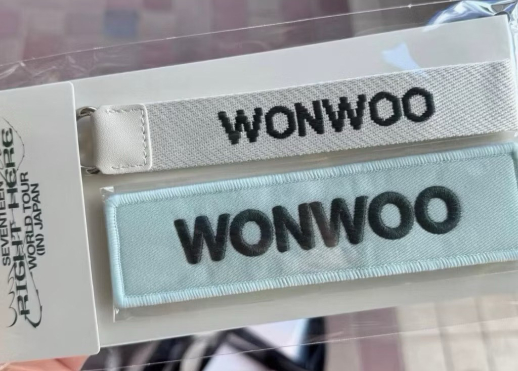 RIGHT HERE日巡周邊 Wappen Badge&Multi Strap掛繩名條 圓佑