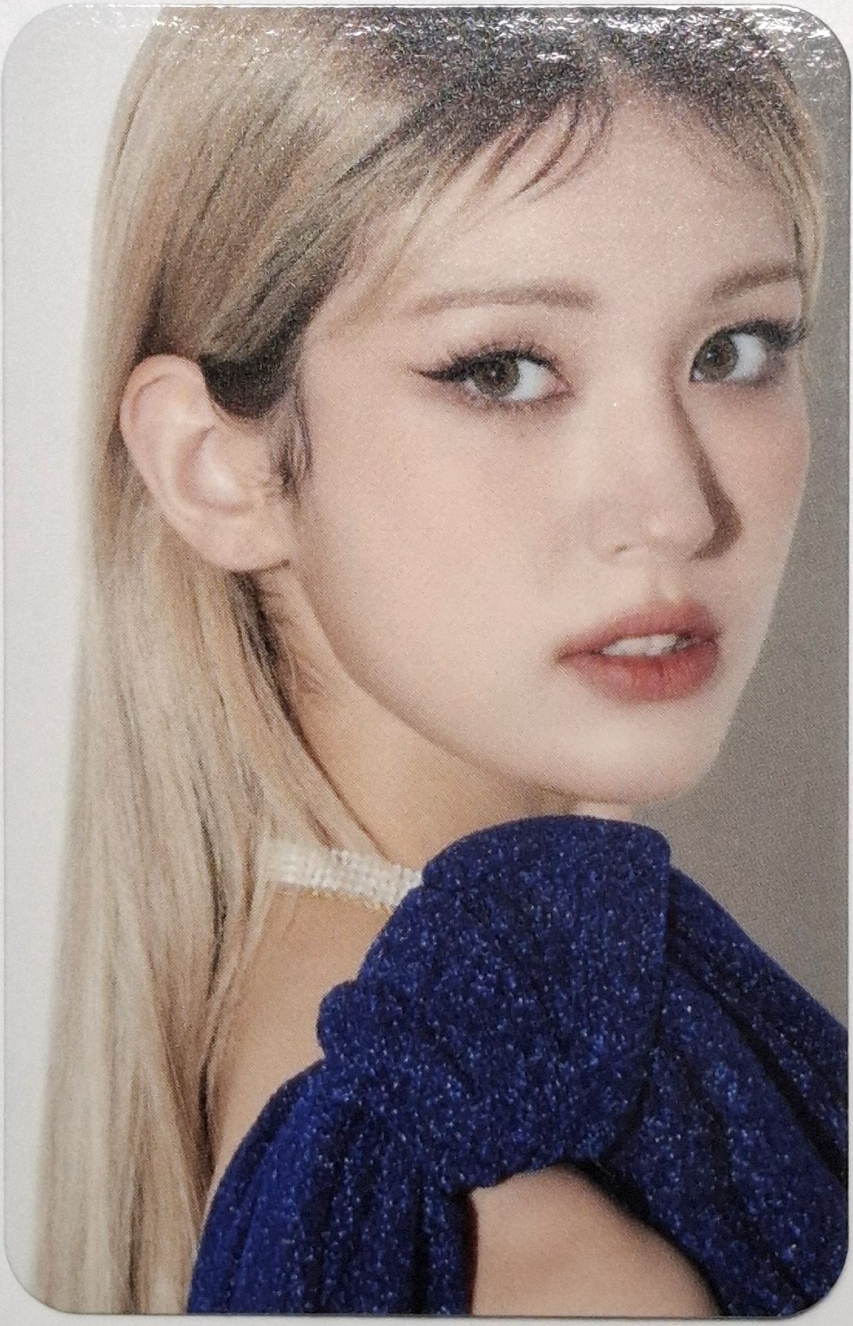 Somi kissme 代言卡