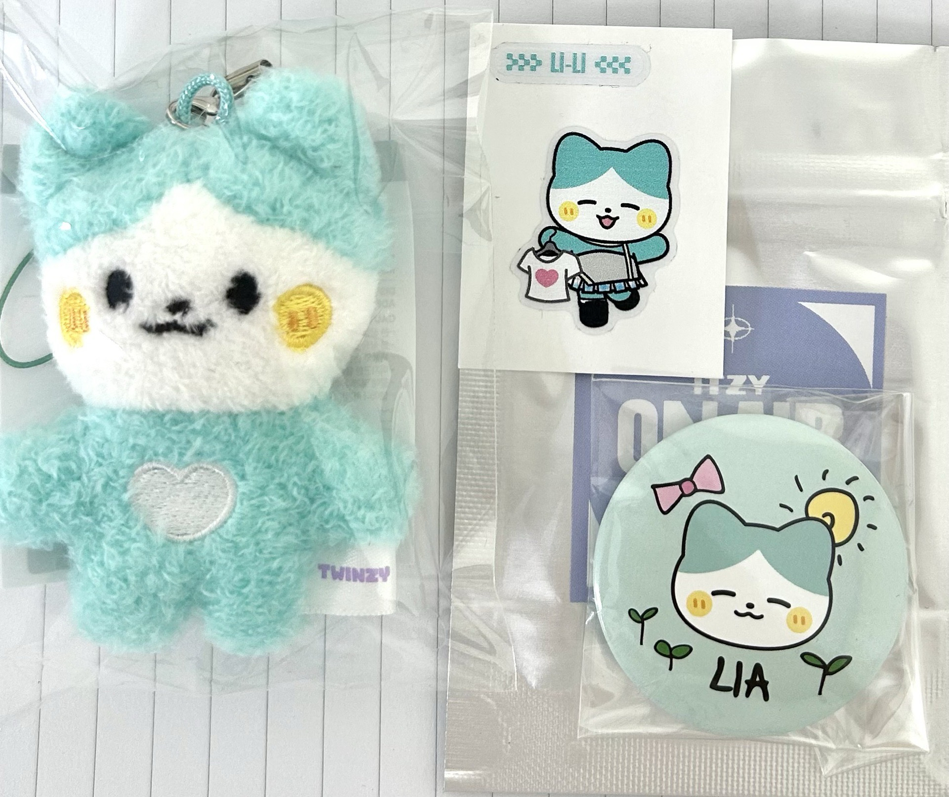 Lia迷你娃+徽章+貼紙