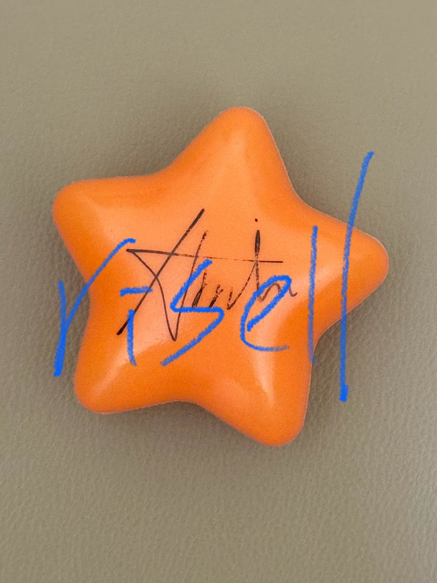 221211 台灣首場演唱會a-min簽名球