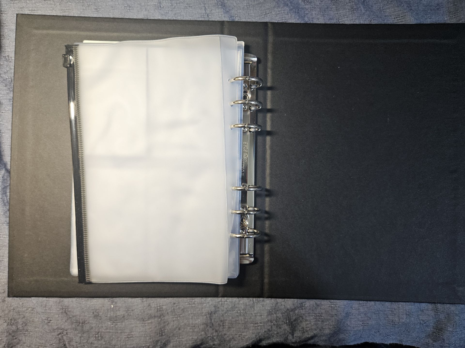 ANTIFRAGILE 卡冊 PHOTO CARD BINDER(卡冊有使用痕跡，詳見說明欄❗️)