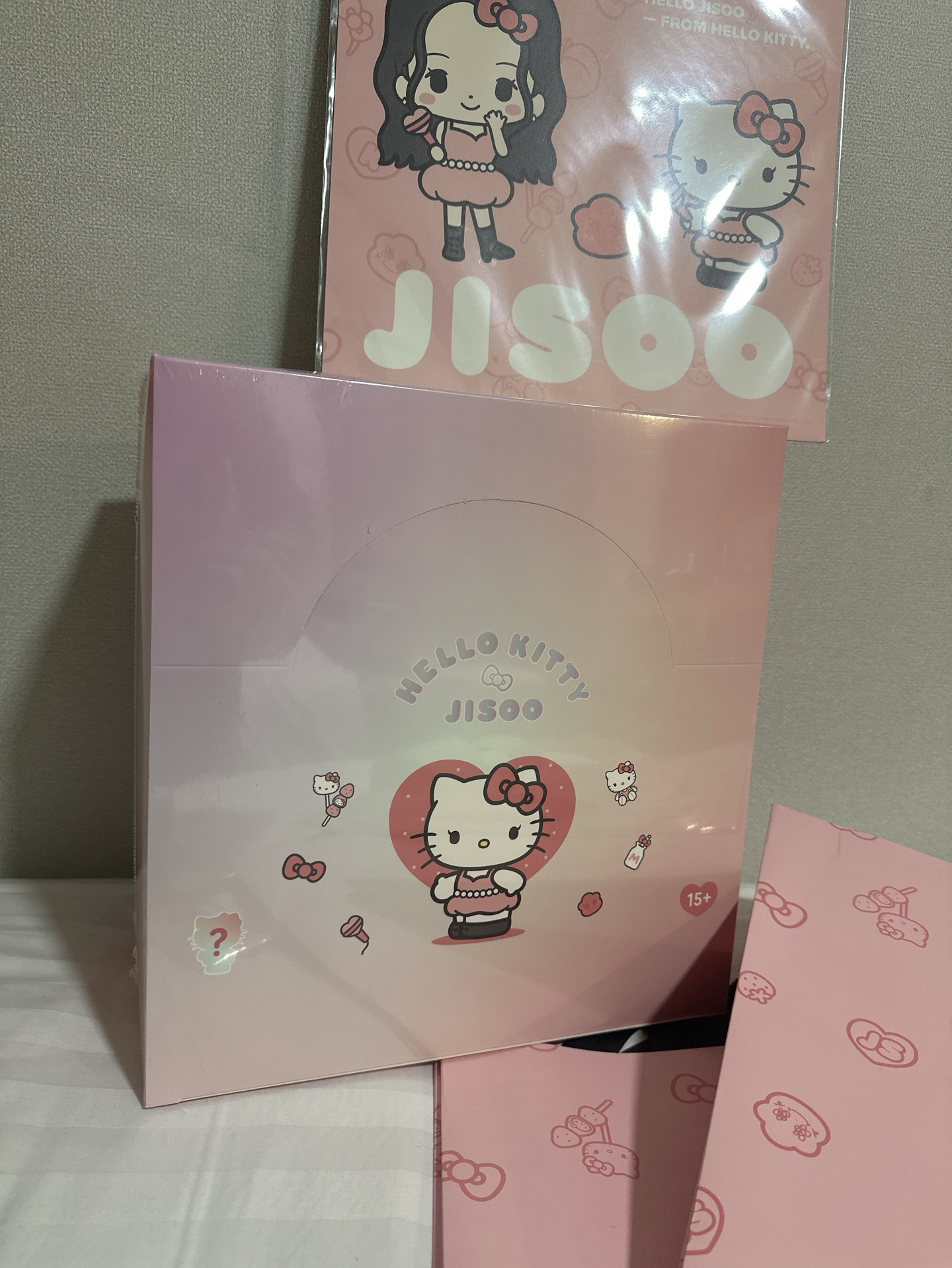 Jisoo 聯名 Hello Kitty 盲盒凱蒂貓鑰匙圈