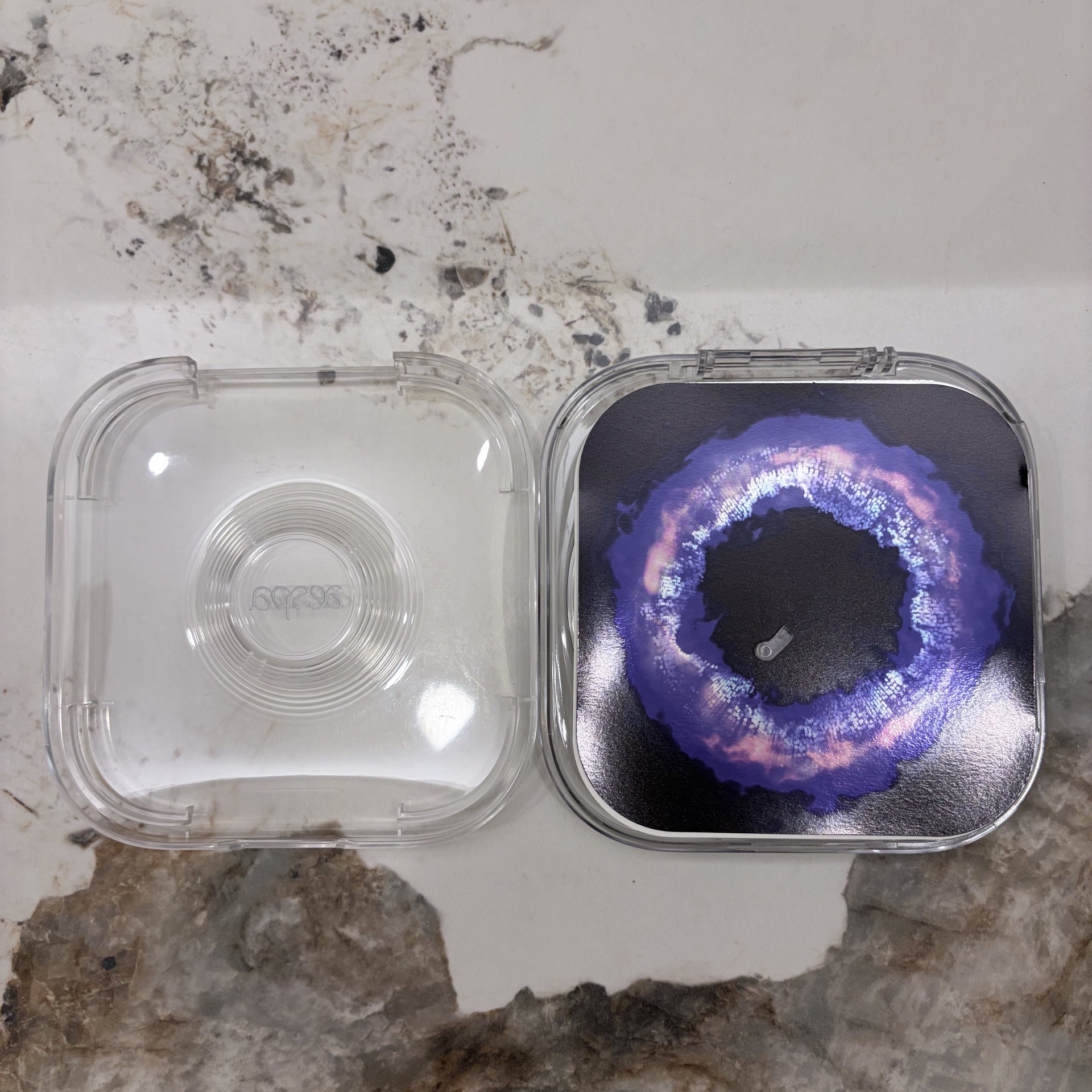 Winter吊飾、Savage 專輯 P.O.S Ver.（已拆全專，外盒有損）