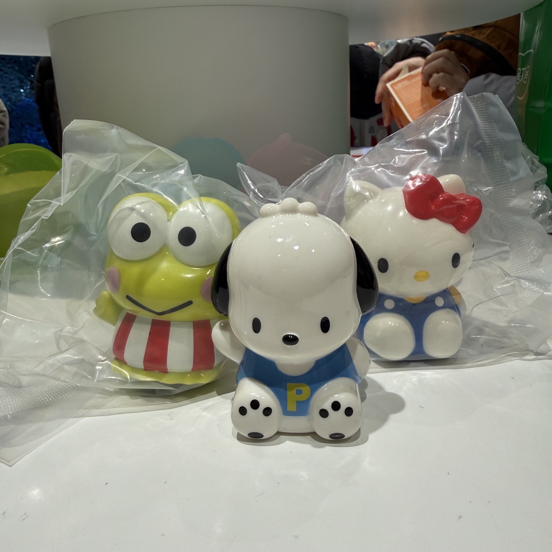 萬代扭蛋 三麗鷗存錢筒 hellokitty