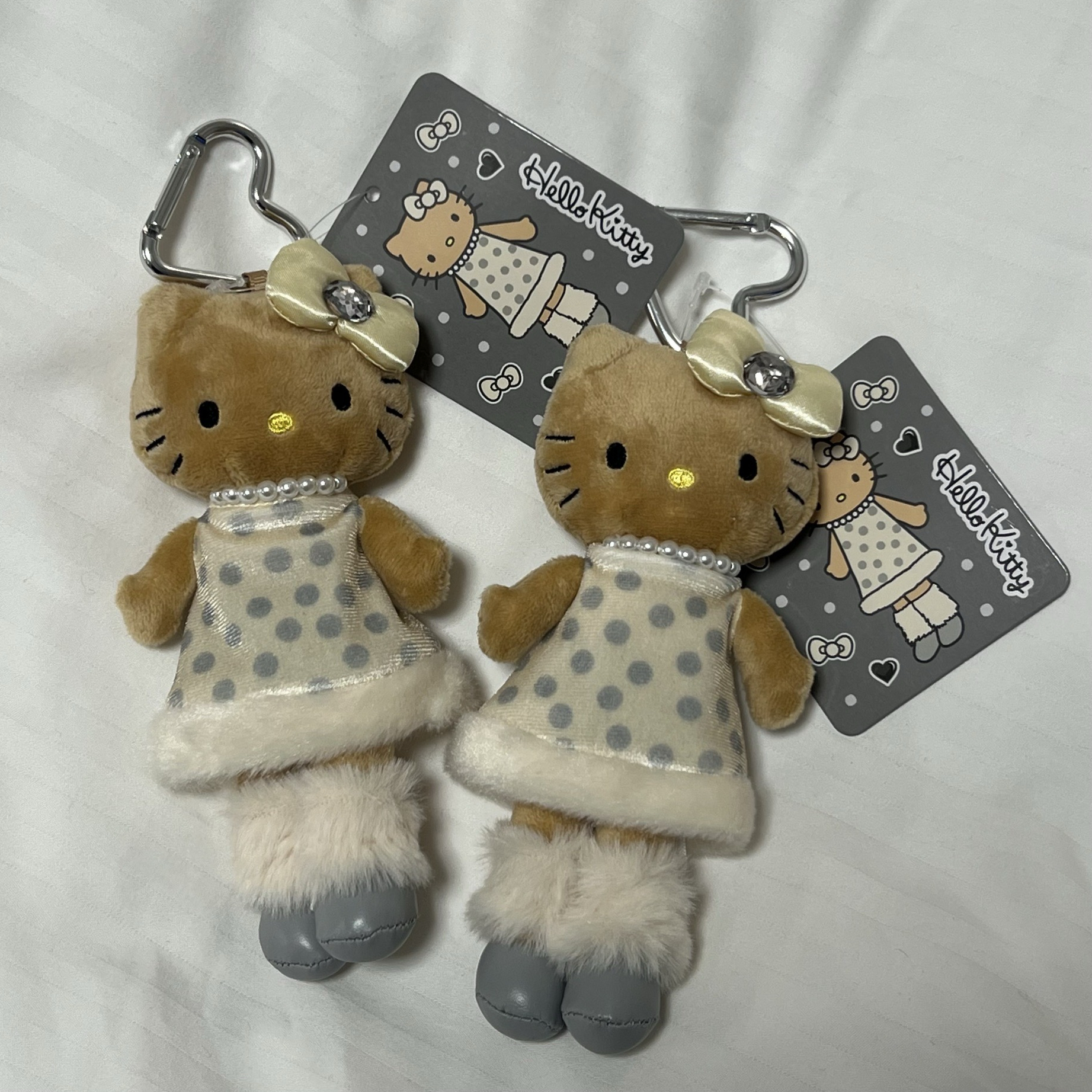 長腿黑皮白洋裝Hello kitty