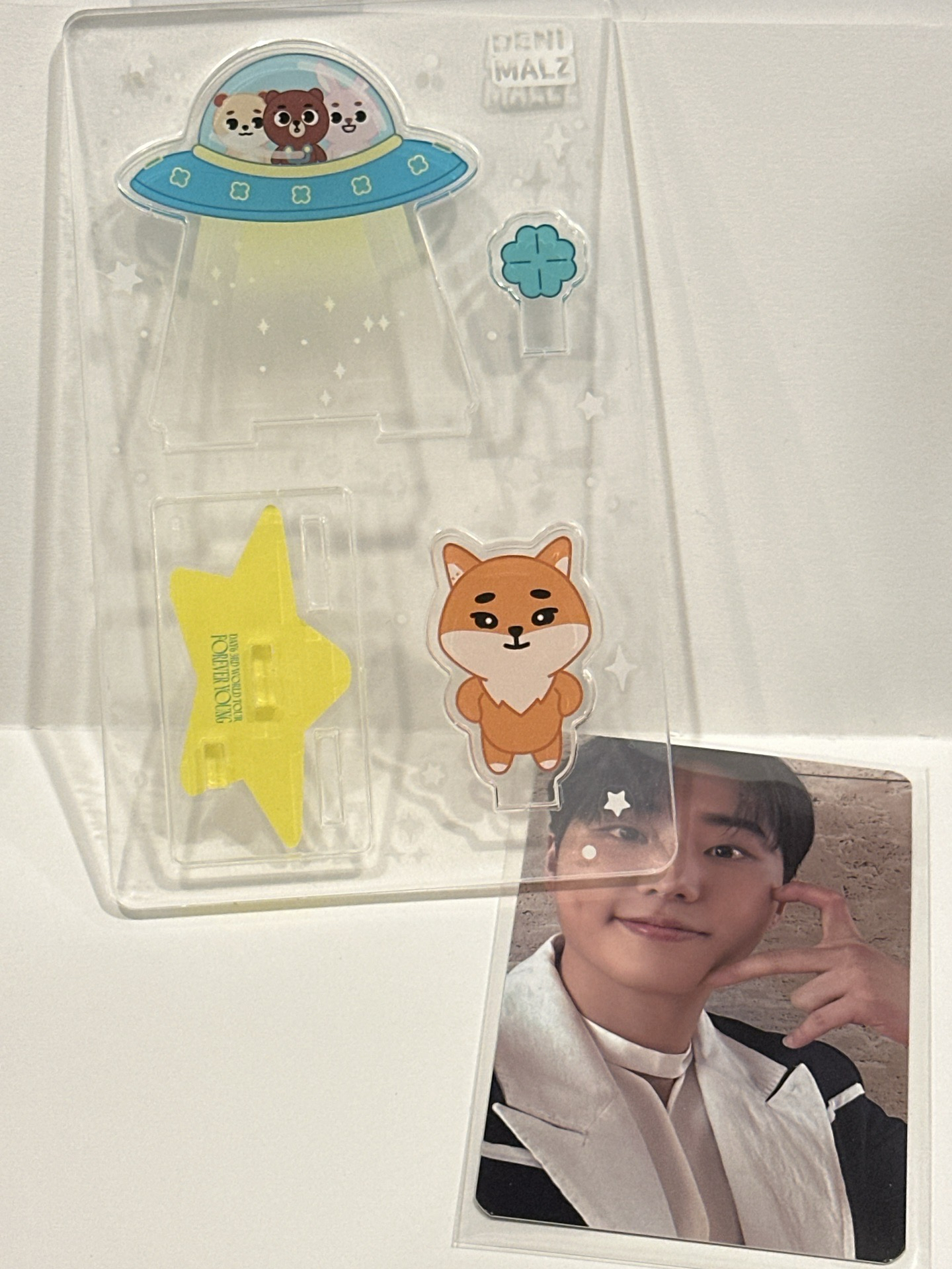 Ke 立牌 Young k 小卡