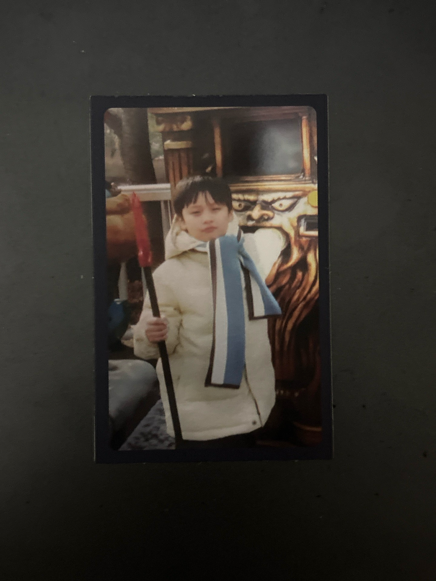 小時候帥哥拿長槍