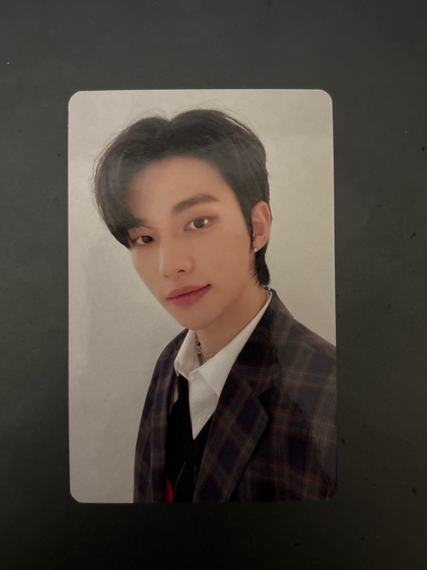 西裝帥哥祝你聖誕節快樂