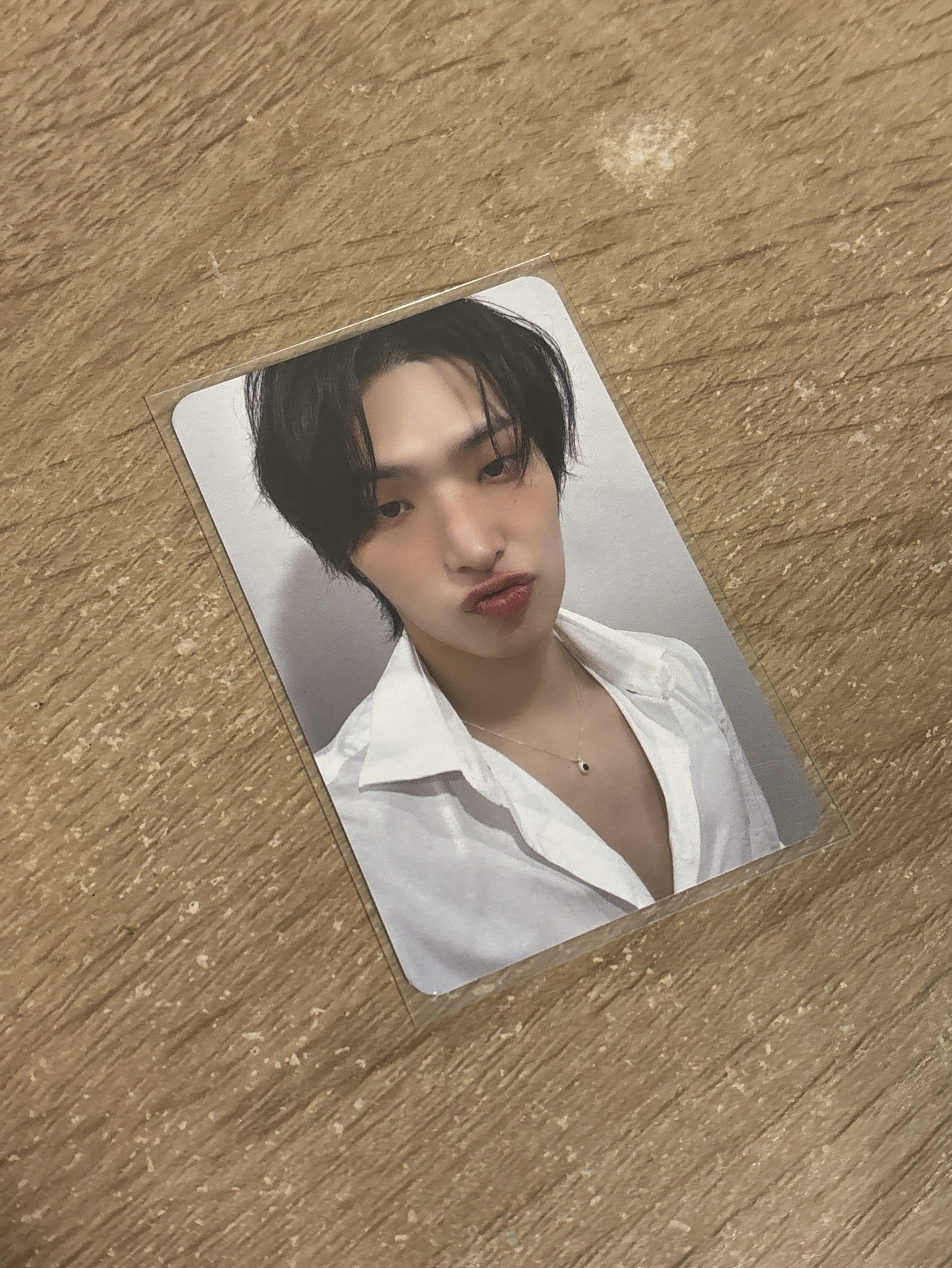 嘴巴放鬆自然微張