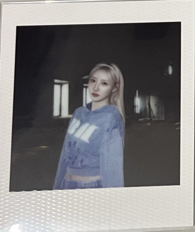 藍運動服拍立得