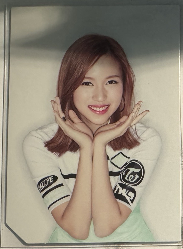 迷你二 Mina捧臉