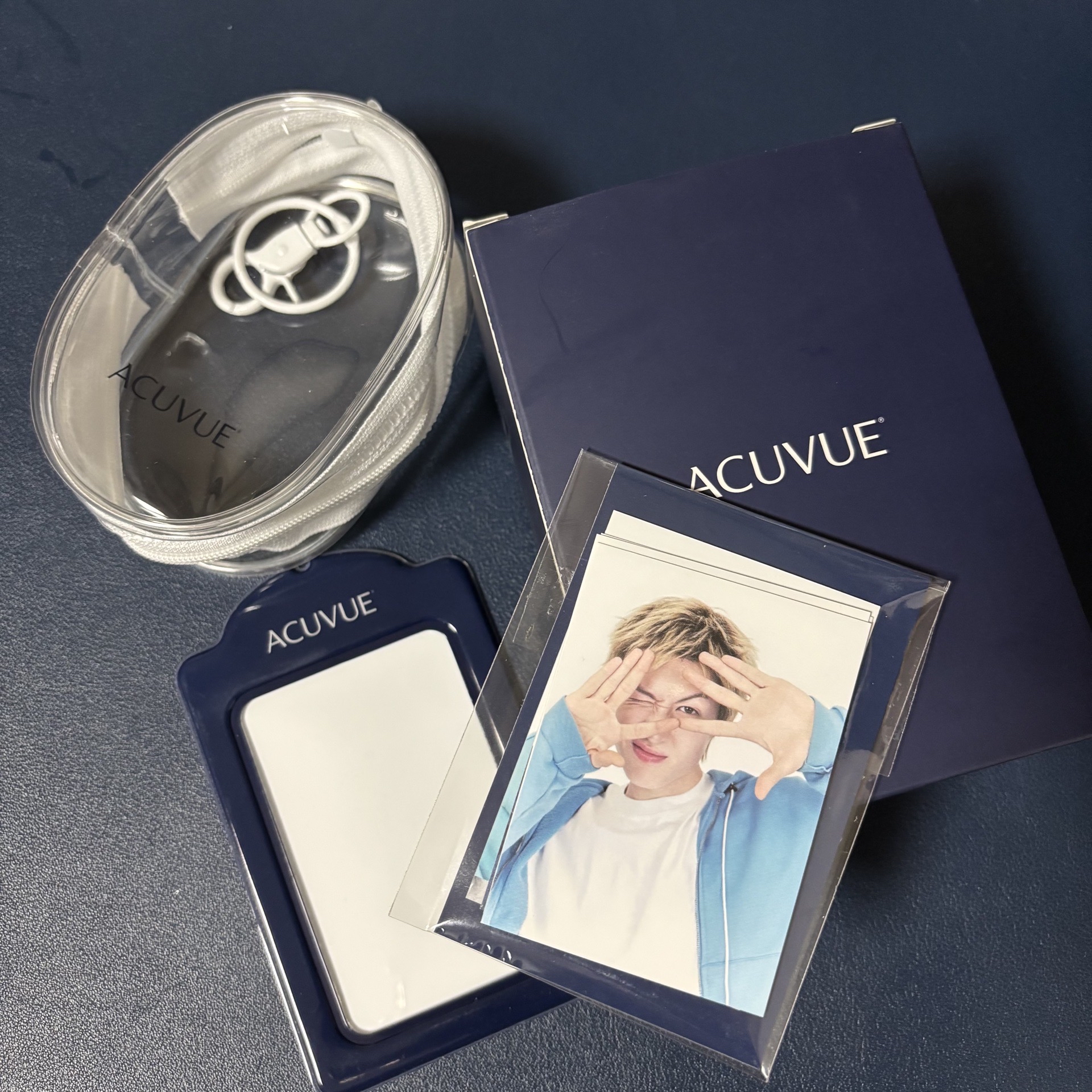 隱眼代言小卡組（只有圖上的卡套、娃包、小卡組及外盒）