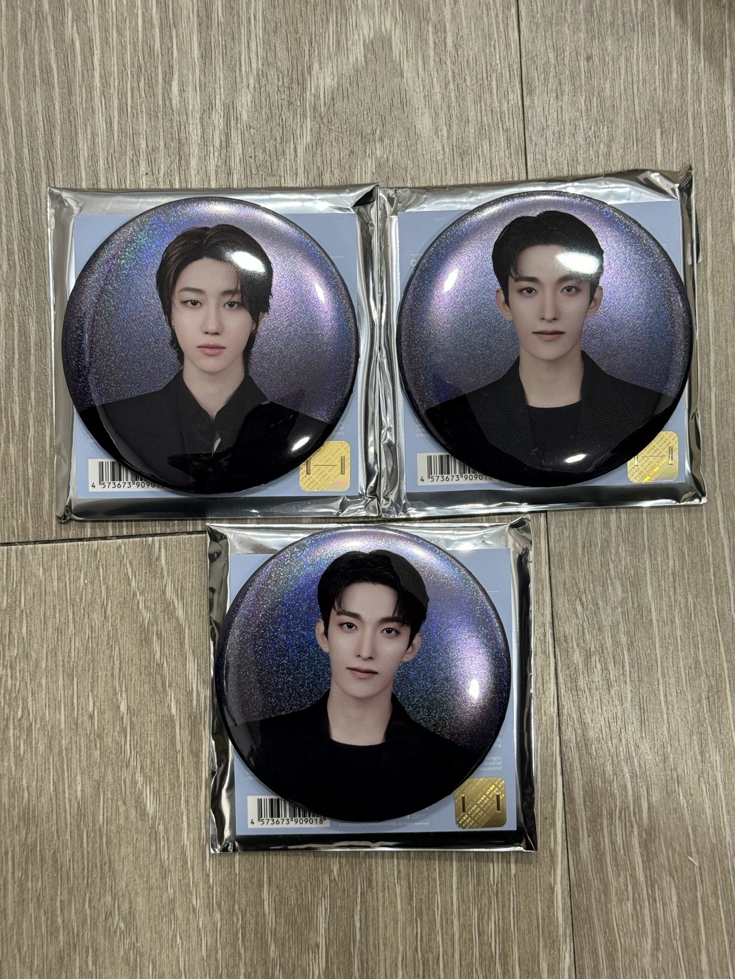 seventeen new 日巡徽章 碩/八