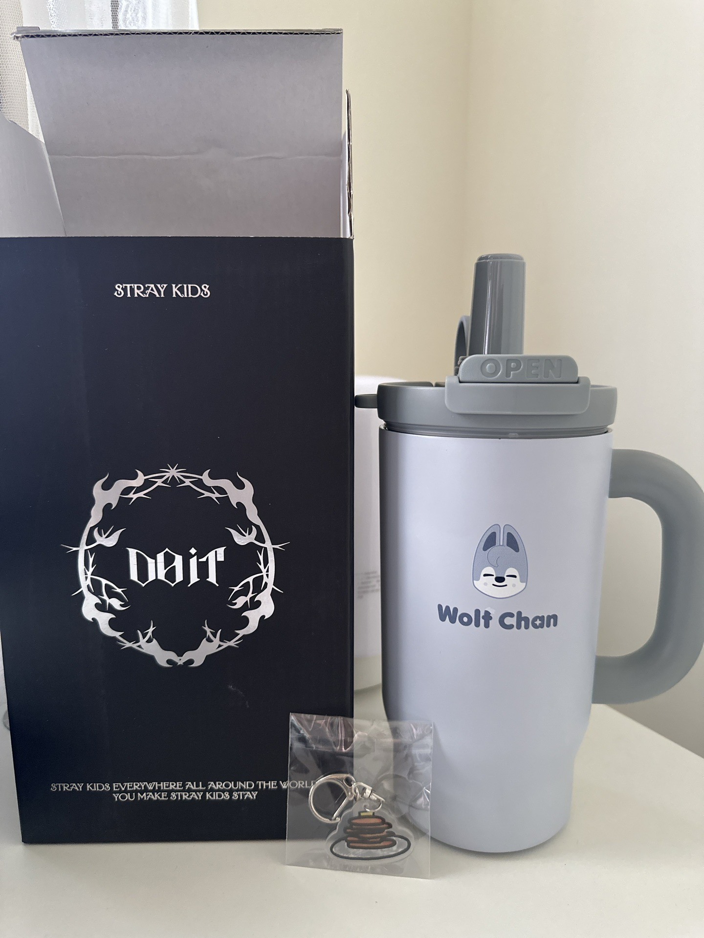 隨行杯 + 隨機滿額卡