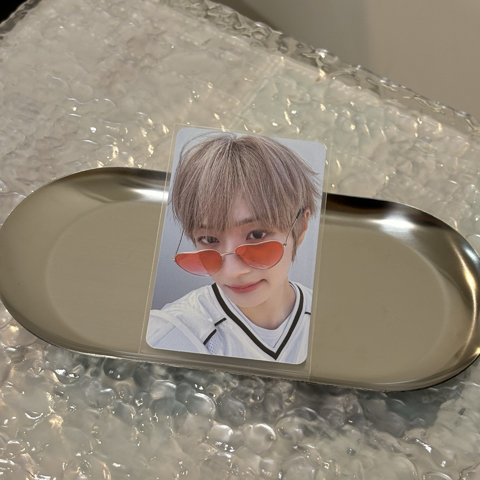 太陽好曬戴墨鏡花