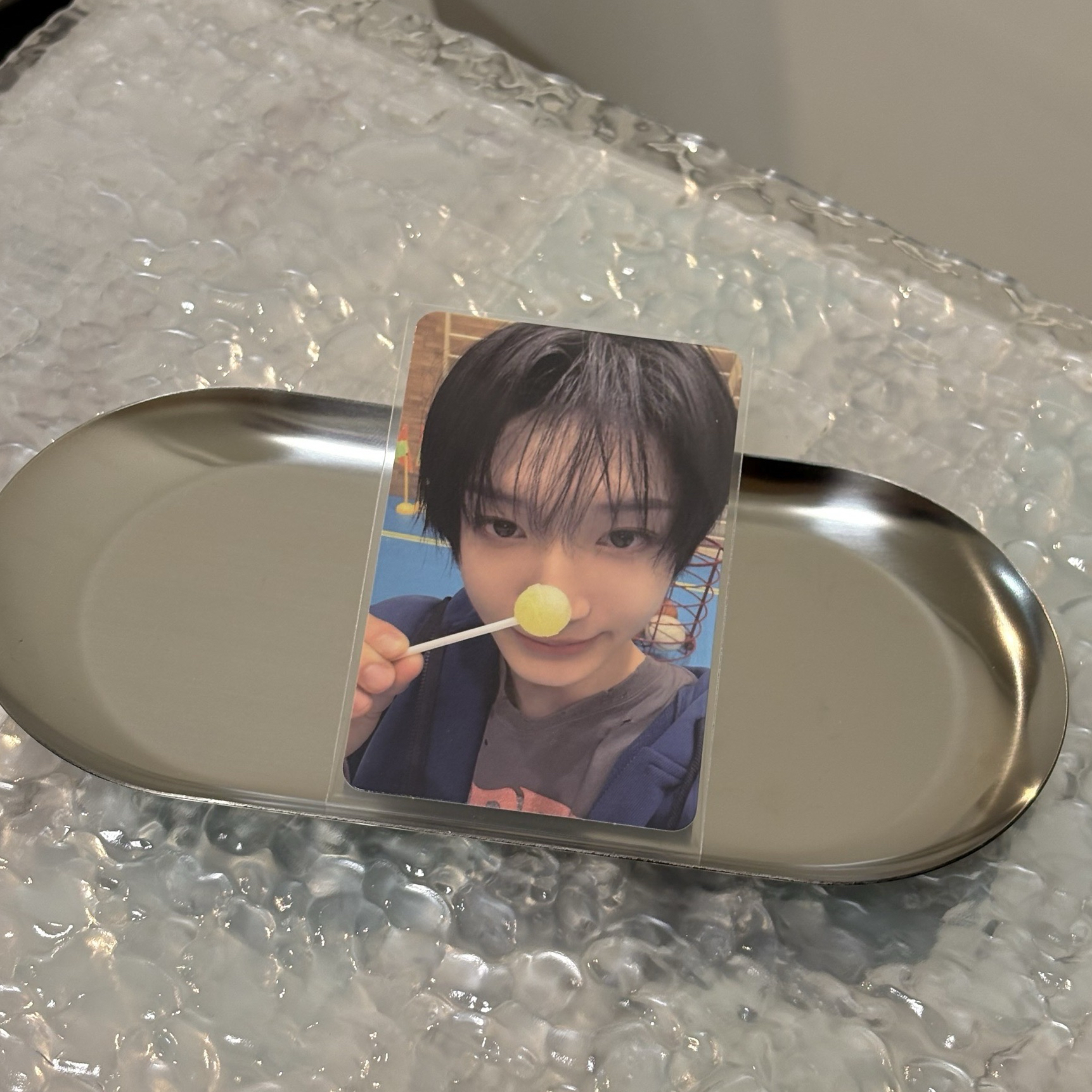 棒棒糖會黏在鼻子上