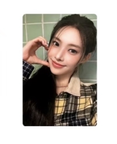 illit 出道專輯小卡 Yunah Minju