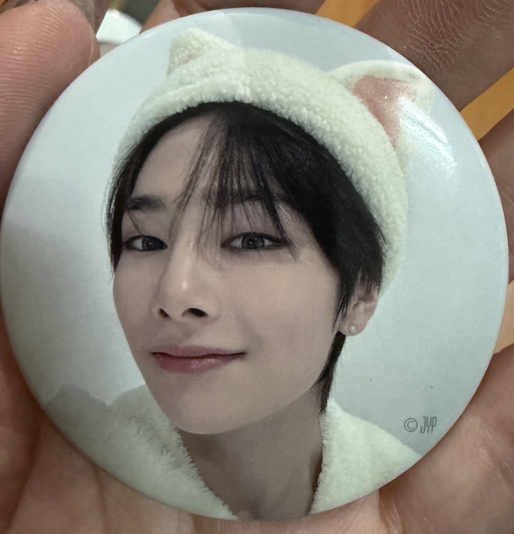 WE STAY, TOGETHER 日本展覽週邊