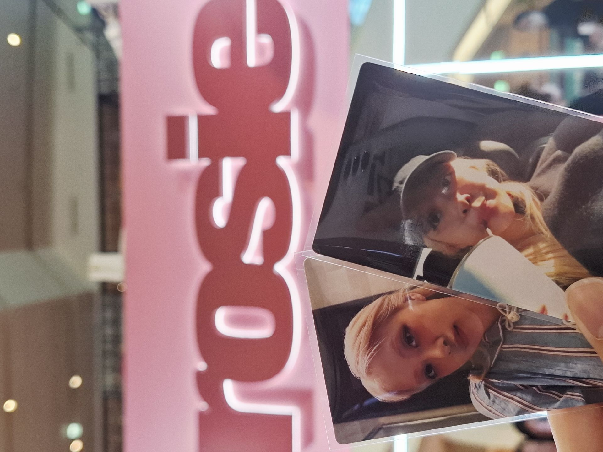 Rosé快閃滿額卡 （右）不收包手