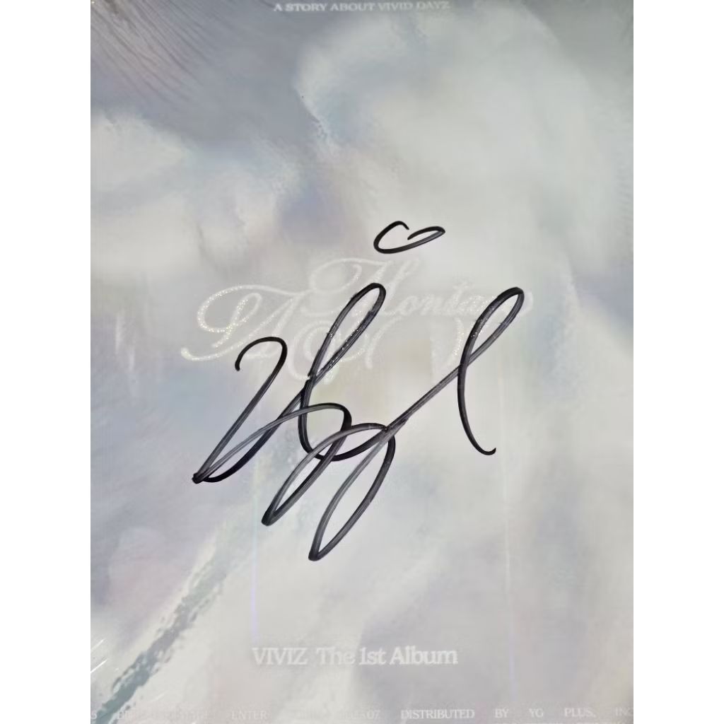 現貨【Hello82 簽專+1張特典卡】VIVIZ 簽名 💖 A Montage of ( ) 親簽 簽專