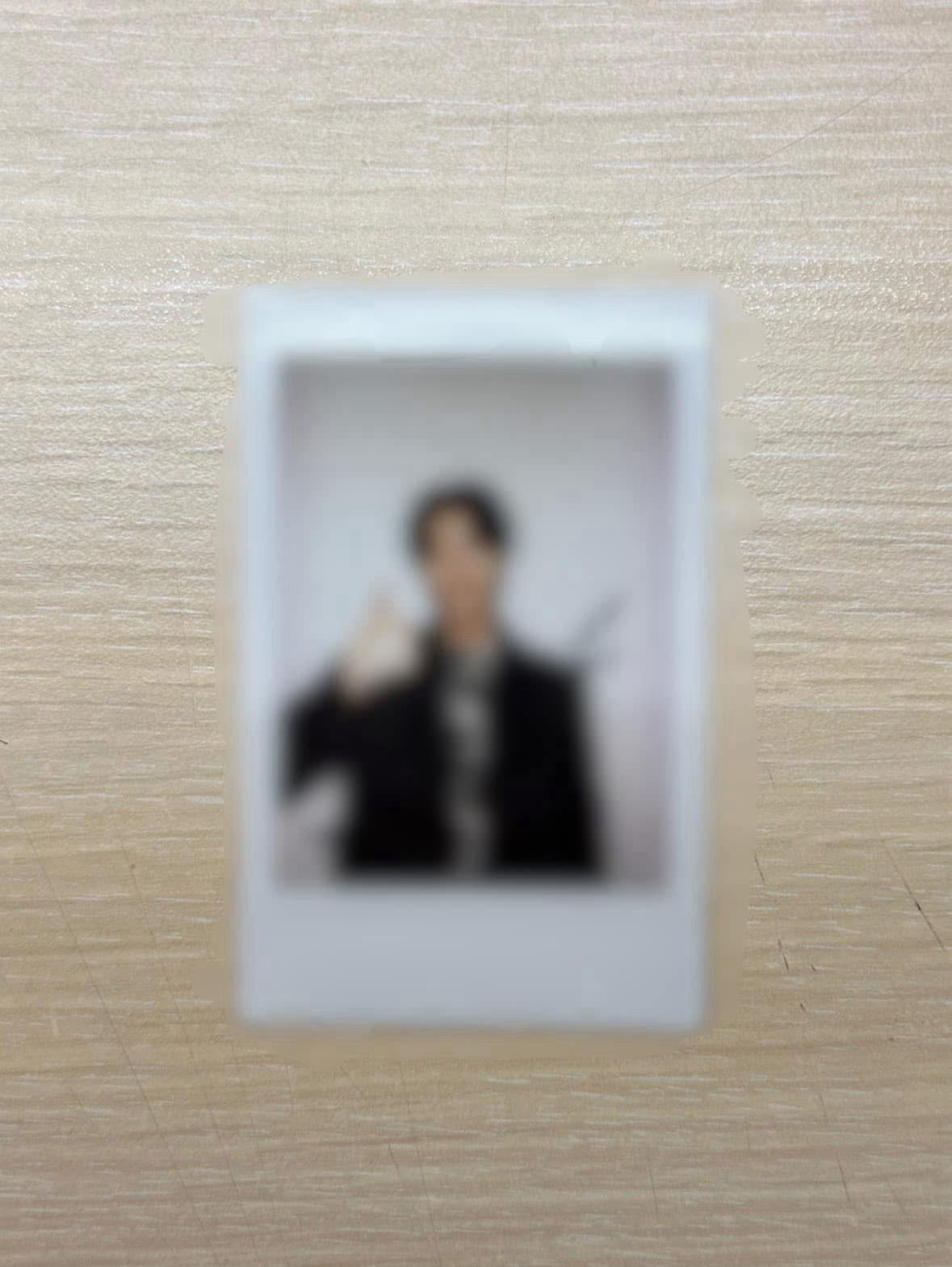 WOODZ 未公開簽名拍立得