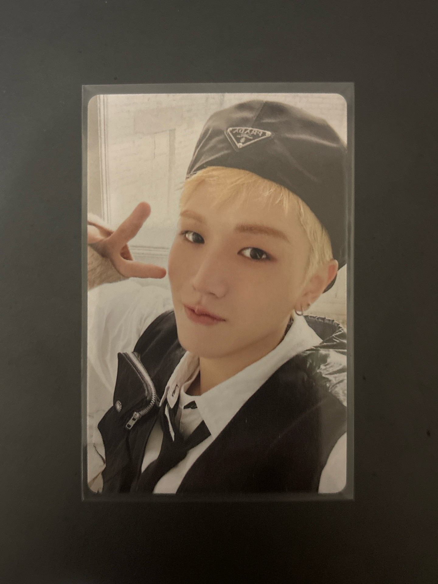 金髮帥哥比耶自拍