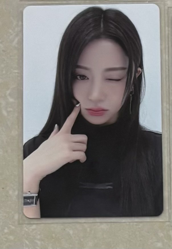 lesserafim HUH YUNJIN wvs特典小卡