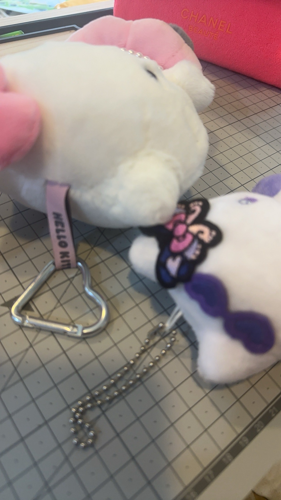 （現貨）Jisoo 聯名 Hello Kitty 盲盒凱蒂貓鑰匙圈